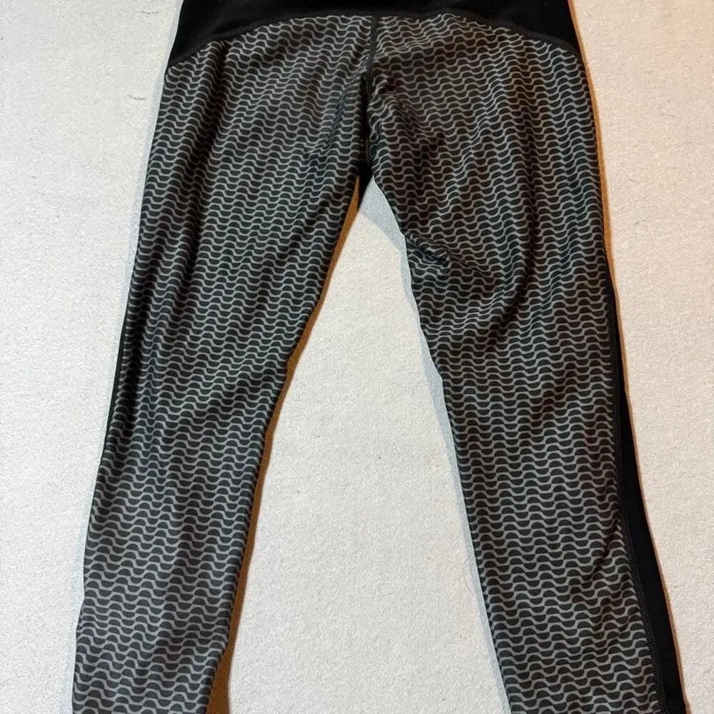 Nike Women's Black and Grey Leggings